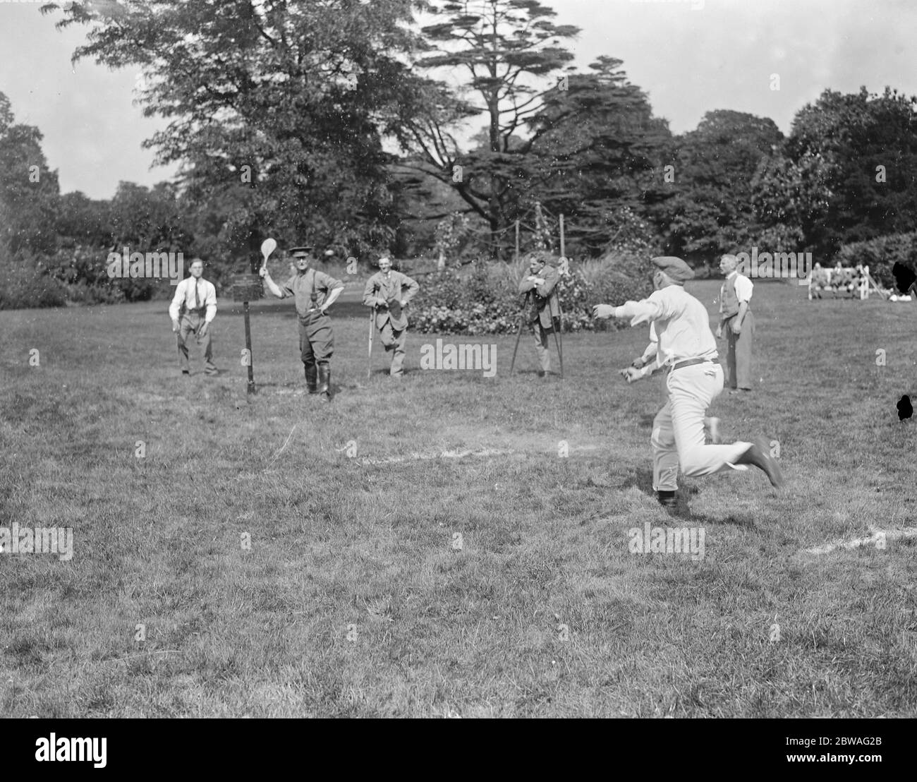 Stoolball al Fulham Palace . Soldati feriti contro i clergimi di Londra . Foto Stock