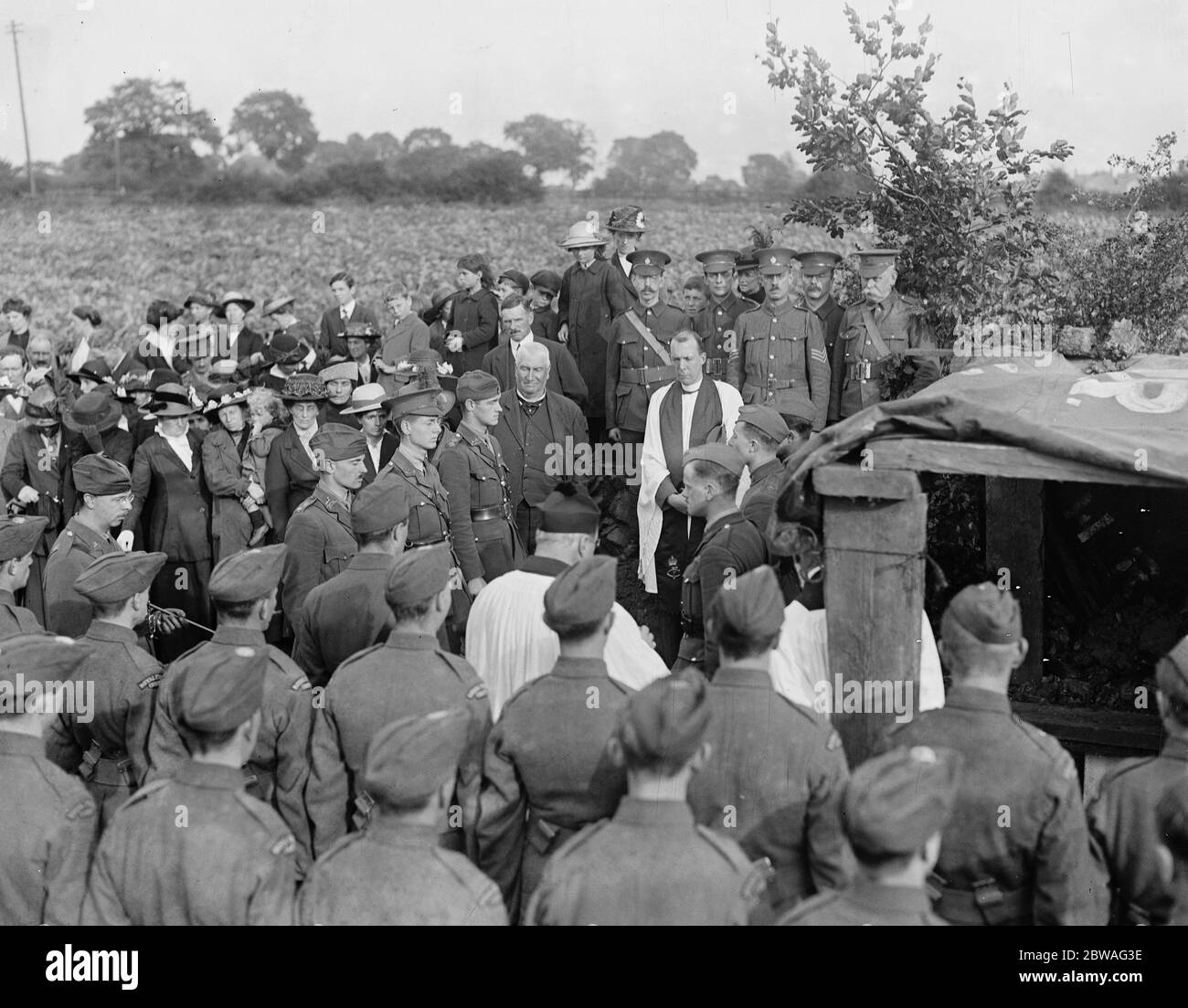 I funerali DELL' equipaggio dello zeppelin presso il Potter' Bar. 5 ottobre 1916 Foto Stock