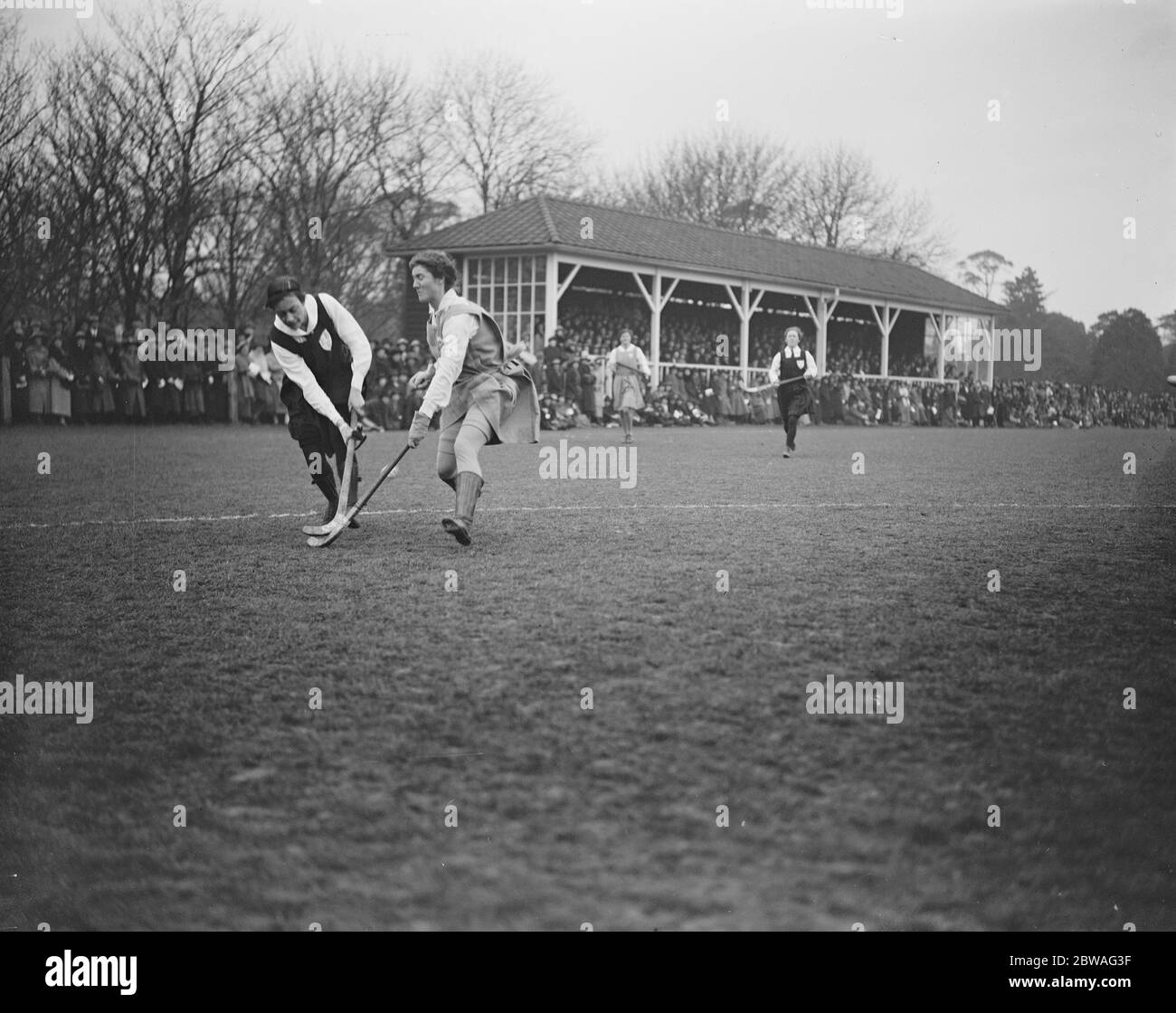 Inghilterra contro Scozia , hockey delle Signore a Richmond . 16 marzo 1921 Foto Stock