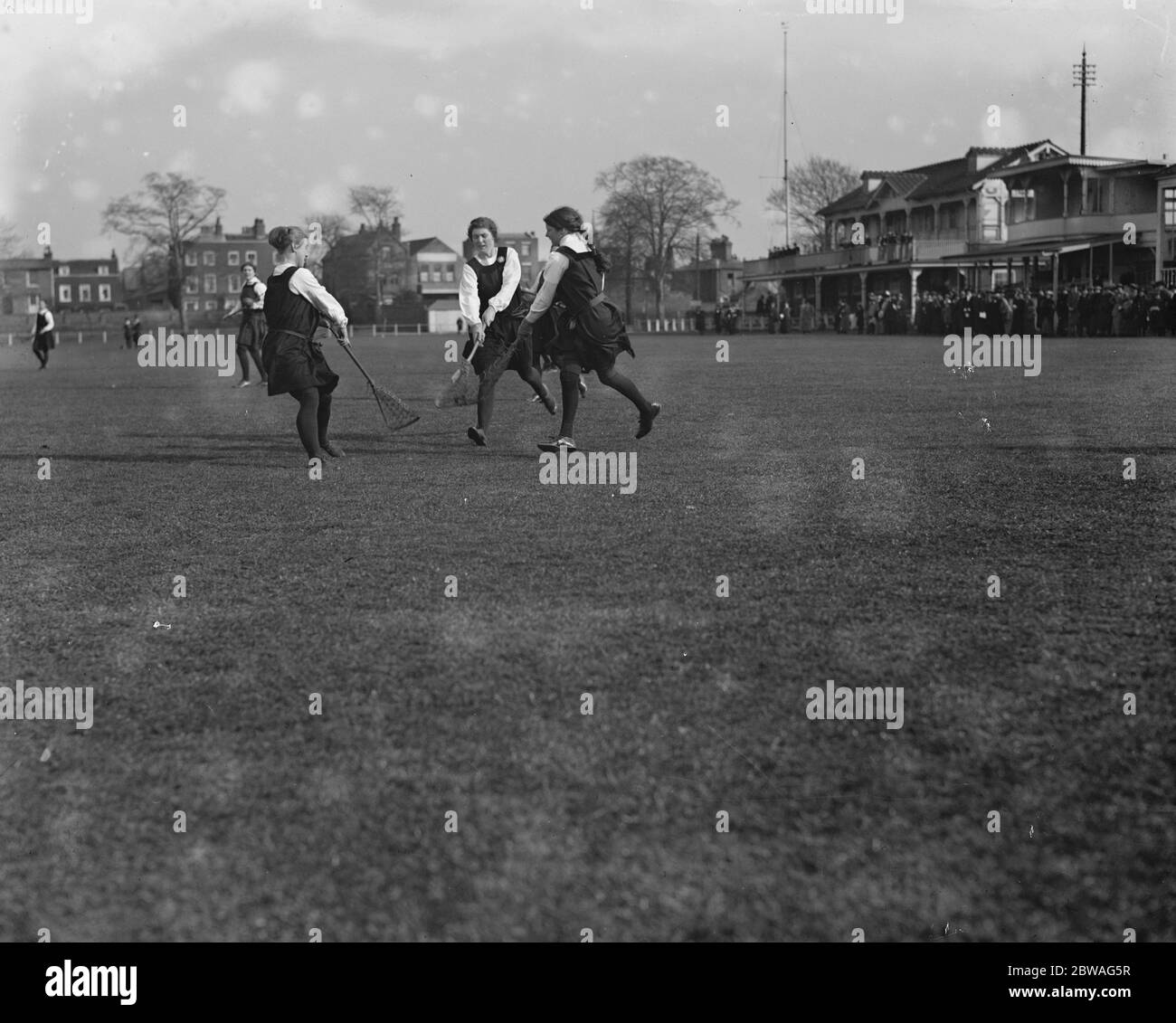 Lacrosse delle Signore a Richmond . Scuola di Roedean contro professionisti di signora . Foto Stock