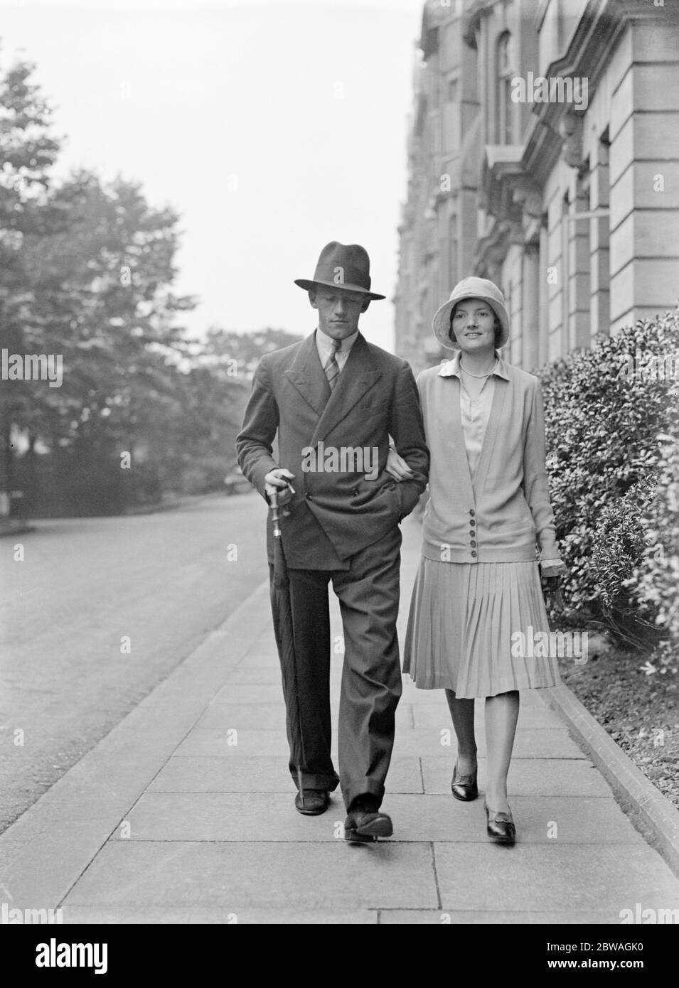 Il signor R W V Robins, il cricketer inglese e Middlesex, la sua fidanzata, la signora Kathleen Knight, figlia del signor C Stafford Knight di North Gate, Regent' s Park. 12 luglio 1930 Foto Stock