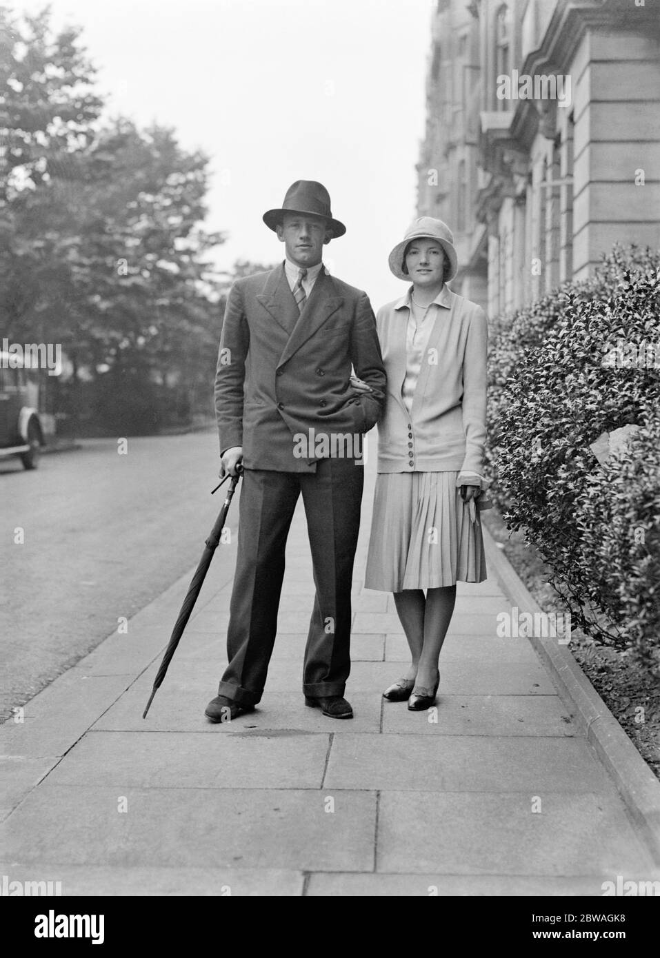 Il signor R W V Robins, il cricketer inglese e Middlesex, la sua fidanzata, la signora Kathleen Knight, figlia del signor C Stafford Knight di North Gate, Regent' s Park. 12 luglio 1930 Foto Stock