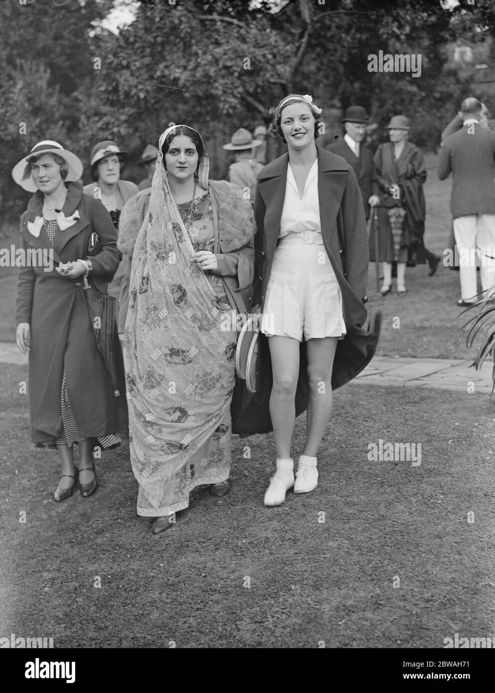 Festa del club di tennis di Lady Crossfield presso l' Highgate Miss Bapsy Pavry , M A e la signora Fearnley Whittingstall 1933 Foto Stock
