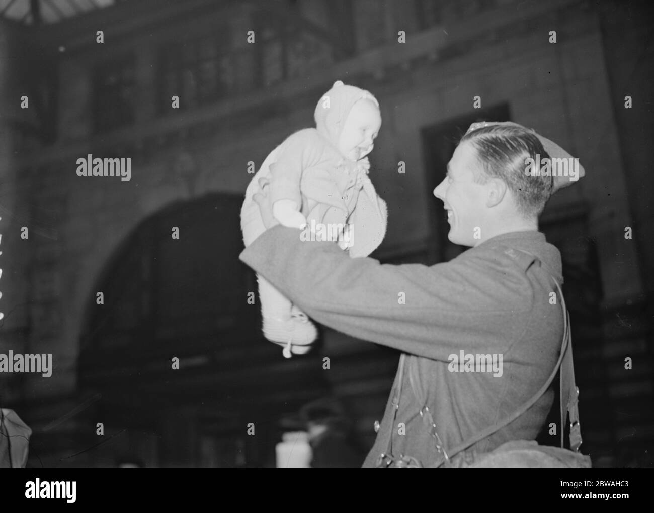 Truppe in 'uscita ' si sono molto gioite di vedere la famiglia 3 febbraio 1940 Foto Stock