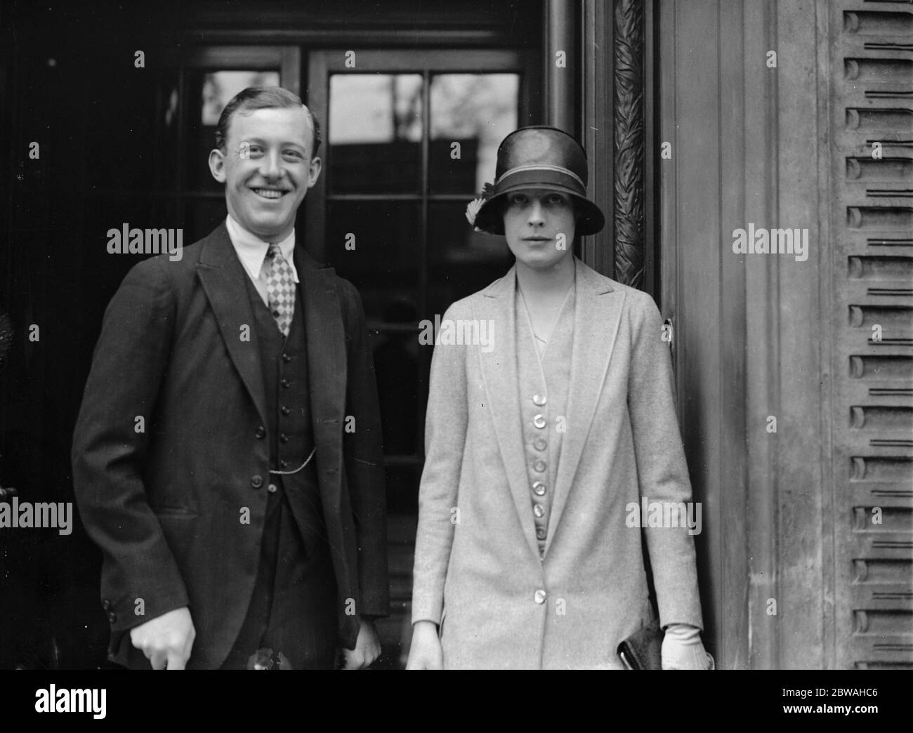 Sir Hugh e Lady Lucas Tooth ( Miss L F Findlay ) 24 giugno 1925 Foto Stock