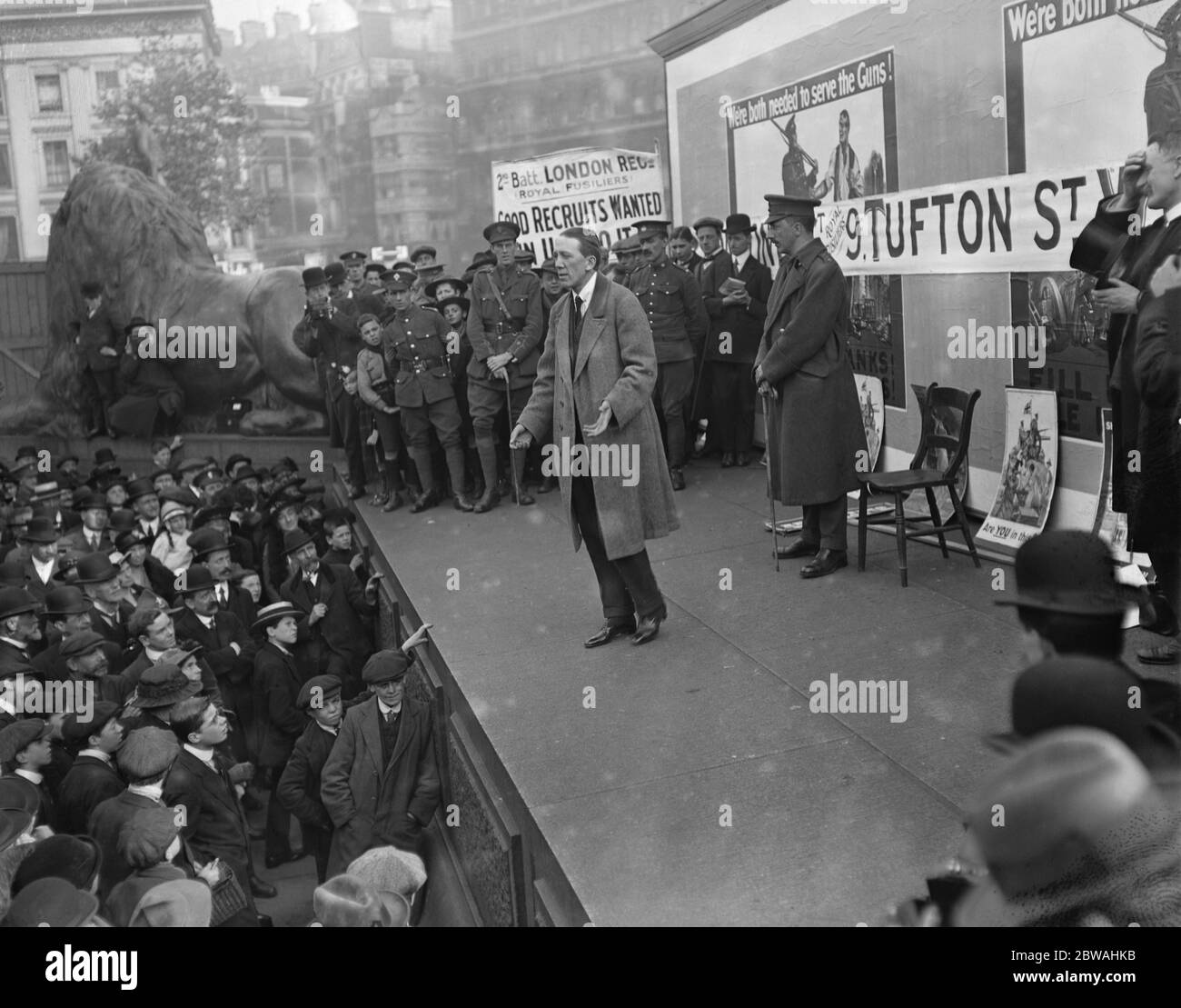 Gerald Du Maurier reclutando in piazza Trafalgar Foto Stock