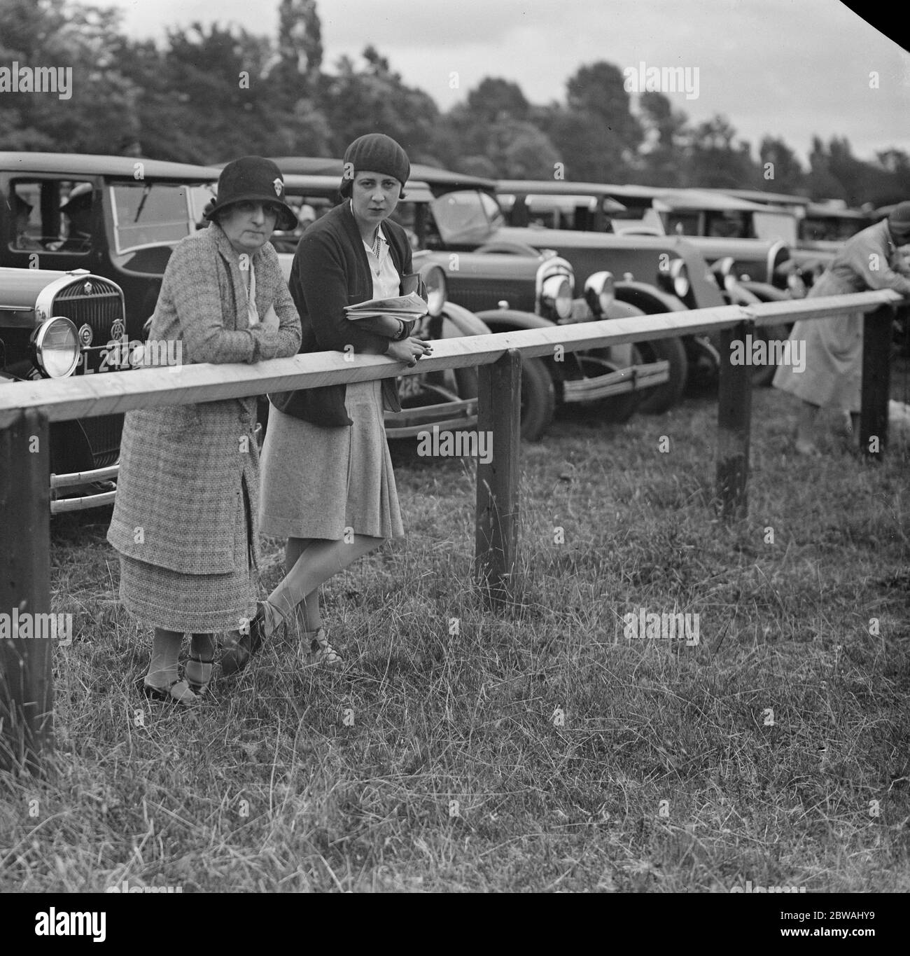 East Berks Maidenhead Horse Show la signora Vlasto e sua figlia . La Contessa di Northesk 1930 Foto Stock