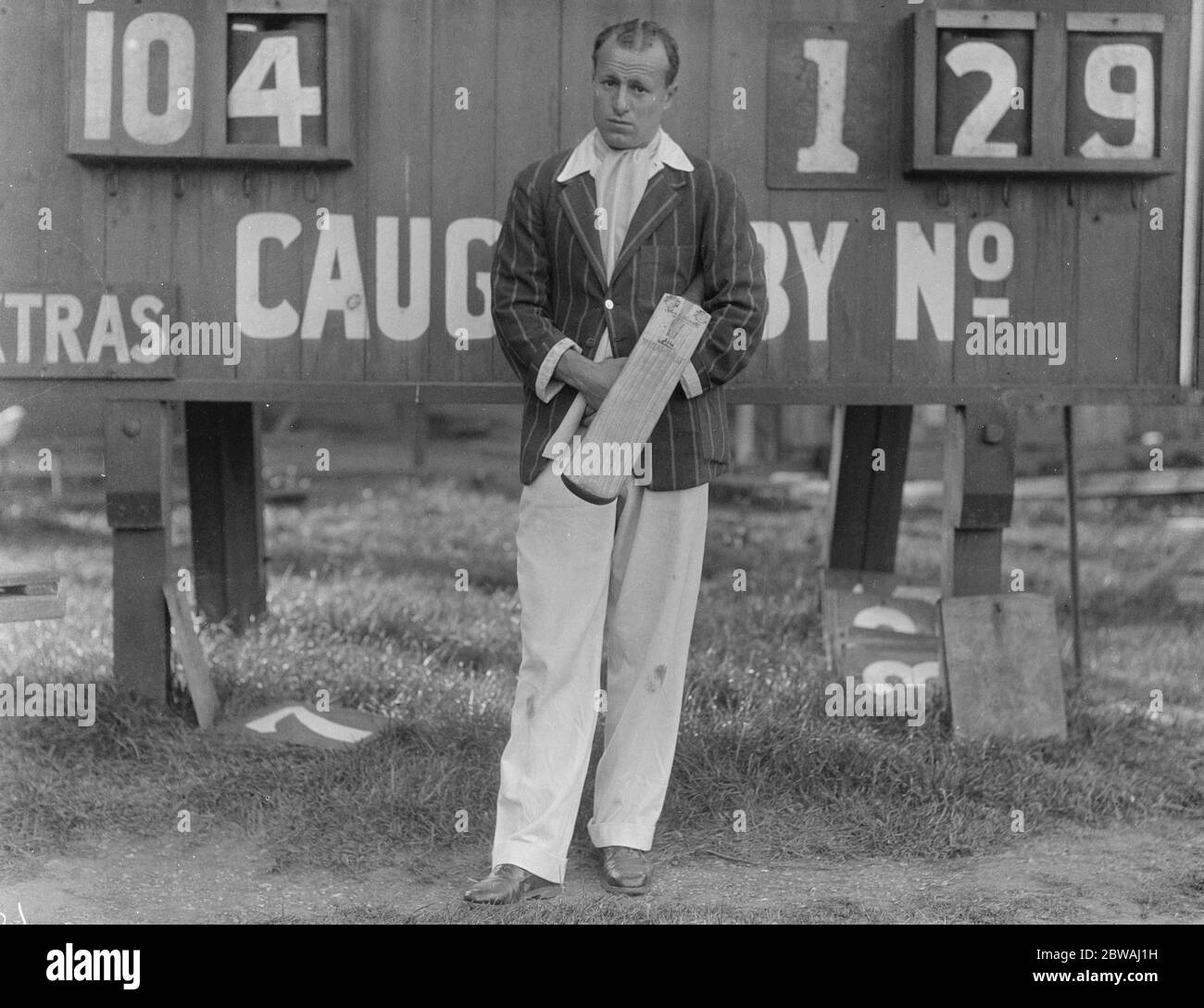 Cricketer inglese, H. J. Enthoven, di Barrow e Cambridge. Foto Stock