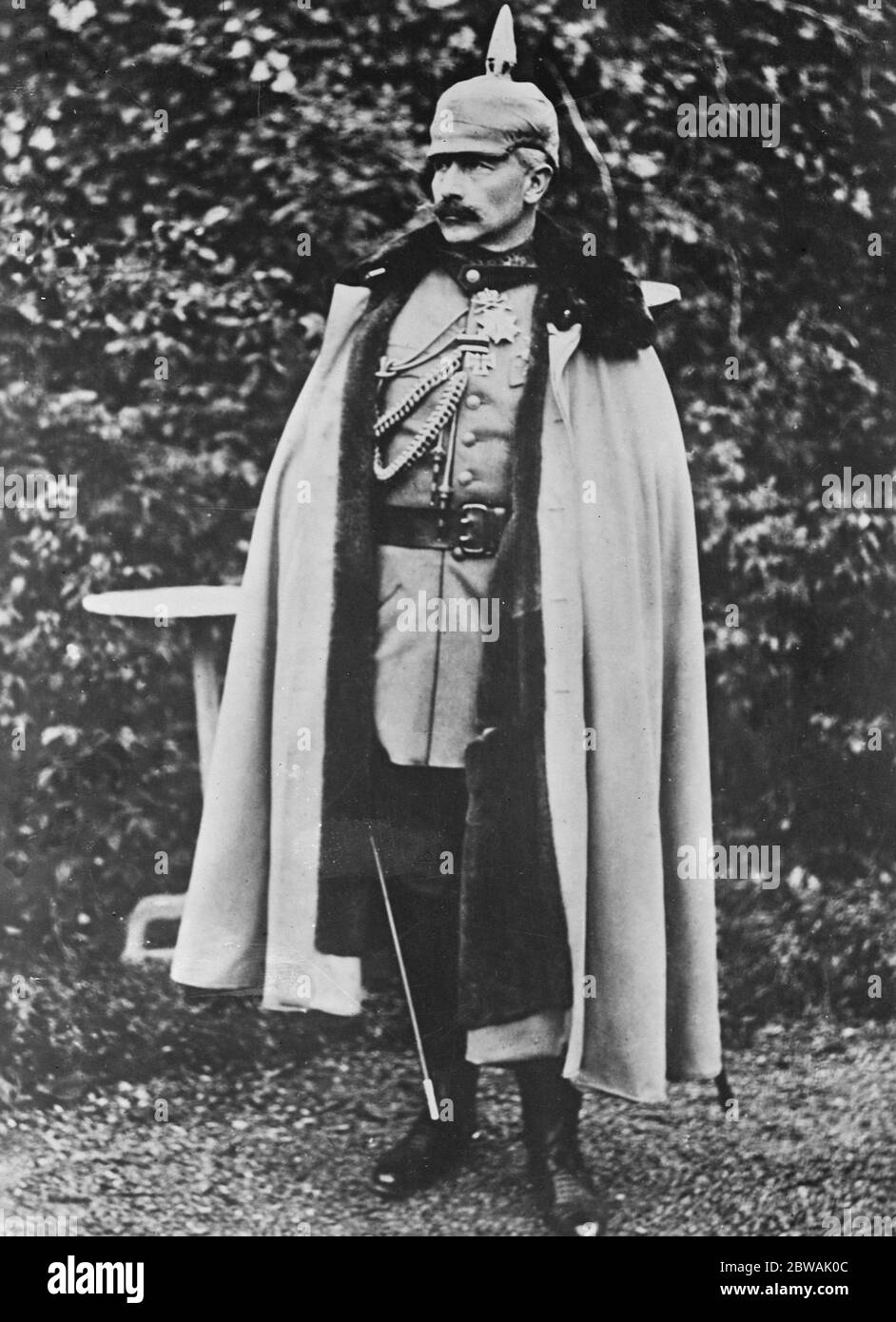 L'ex Kaiser Wilhelm II - abdicato con suo figlio nel novembre 1918 data di foto sconosciuta ma post-abdicazione b 27 gennaio 1859 - d 4 giugno 1941 Foto Stock