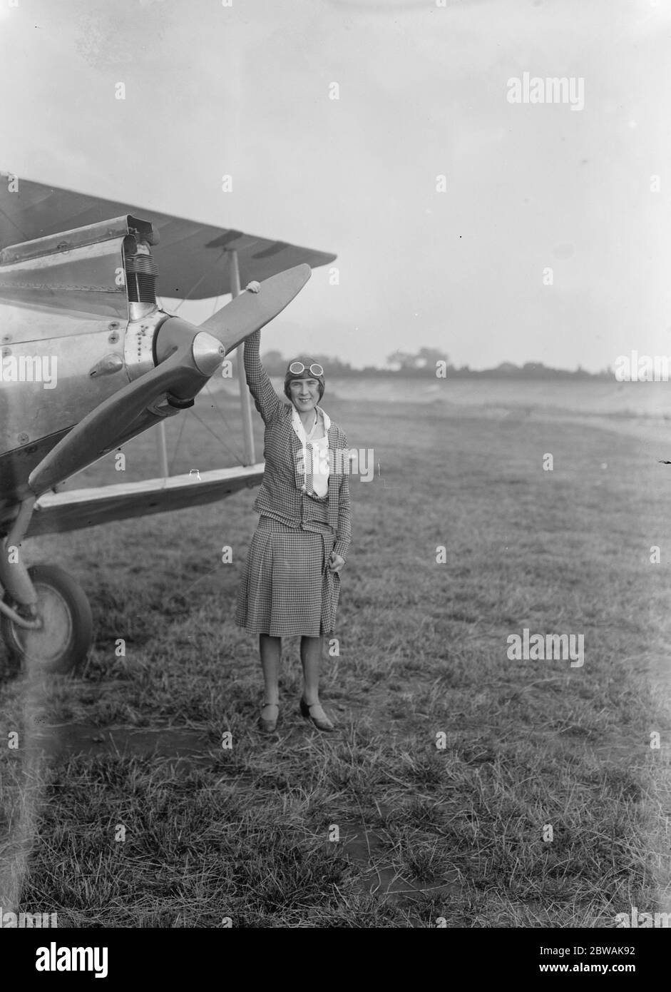 La preparazione della sig.ra Victor Bruce a Brooklands . 25 luglio 1930 Foto Stock