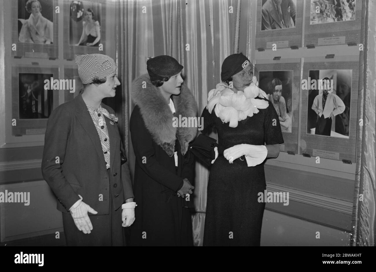 Vista privata dello spettacolo del Capitano Peter North dei ritratti di personaggi famosi. Anne Duveen , la sig.ra J A Beale e la contessa De Villeneuve Foto Stock