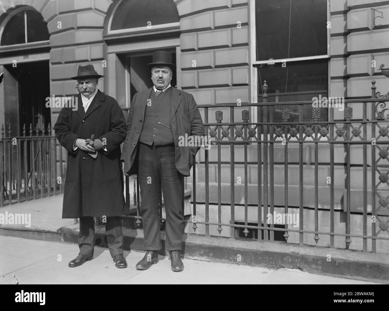 Il colonnello Sprott e il suo agente, il signor Smith. Elezioni del Fife orientale Foto Stock