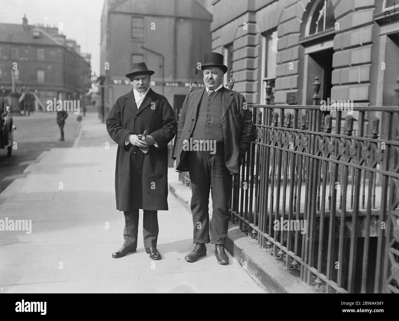 Il colonnello Sprott e il suo agente, il signor Smith. Elezioni del Fife orientale Foto Stock