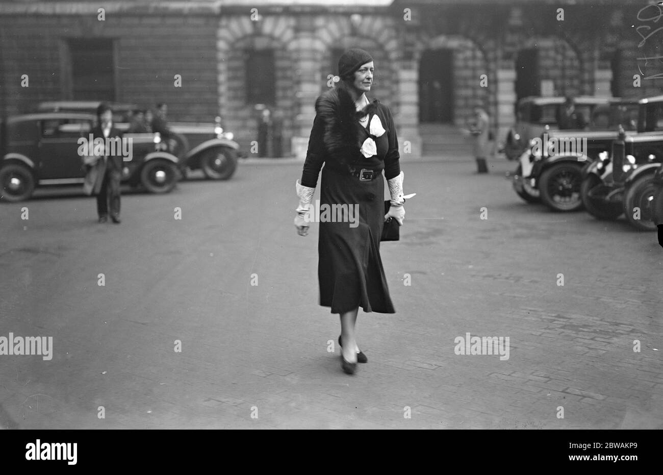 Giornata privata alla Royal Academy. Kathleen Lady Drogheda . 1932 Foto Stock