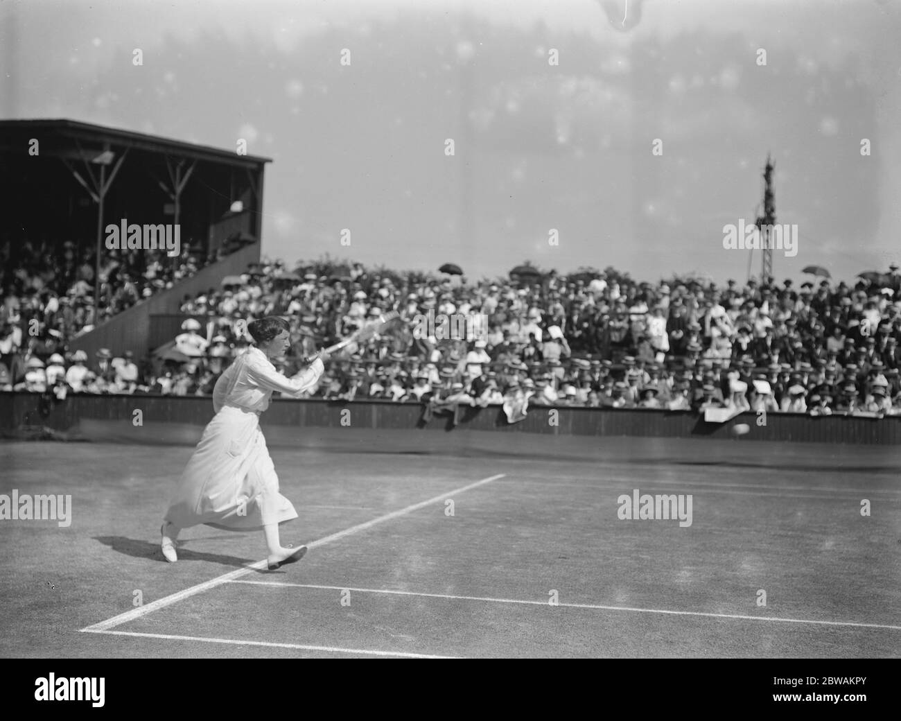 Campionato di tennis su prato a Wimbledon Miss Morton Foto Stock