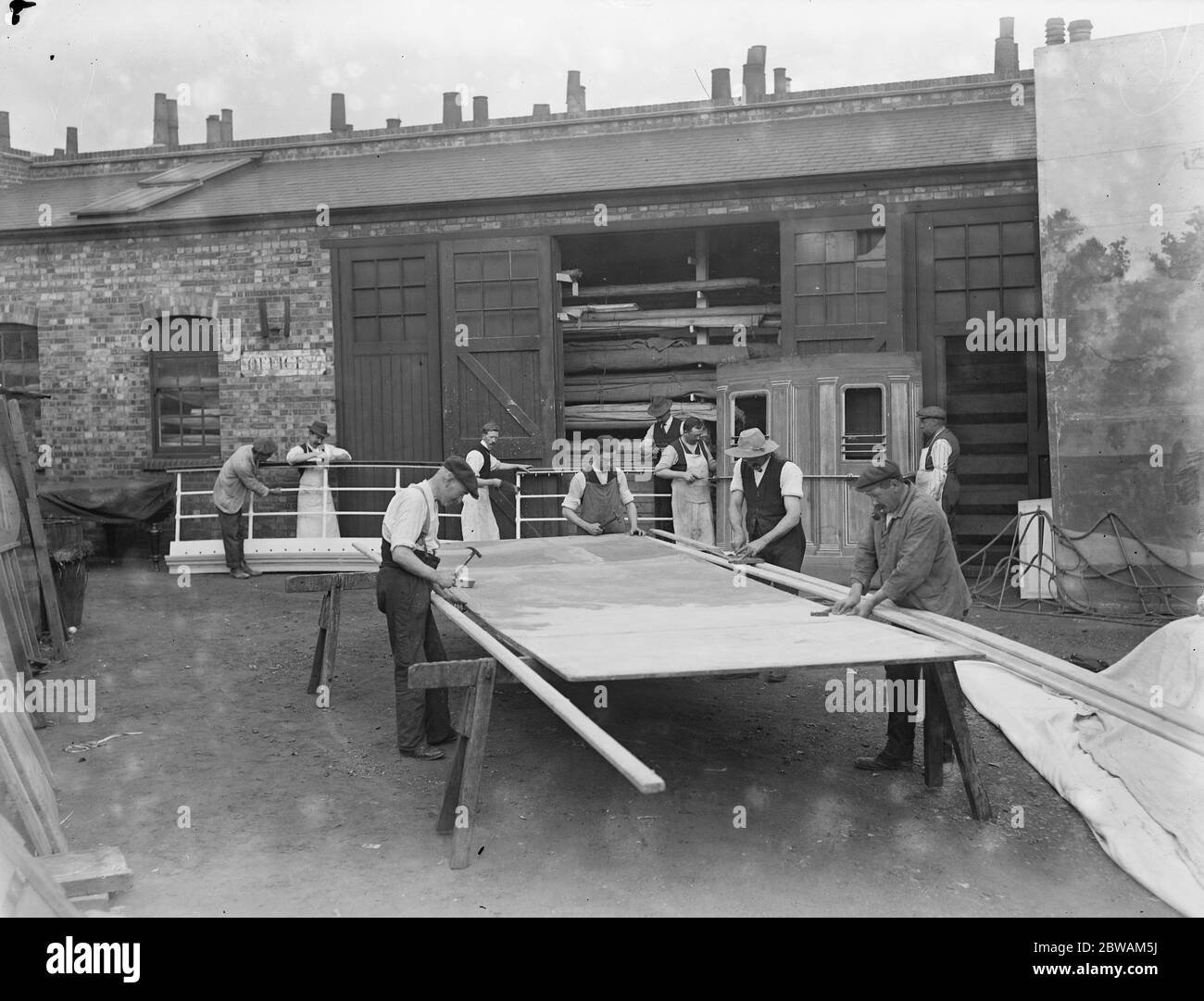 Le aziende touring si preparano per le province che abbaccano la tela pronta per la pittura Foto Stock
