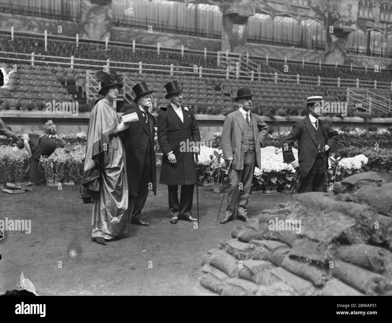 Spettacolo Internazionale di cavalli all'Olympia Lord Lonsdale , Lord Redesdale e Lady Juliet Duff 1914 Foto Stock