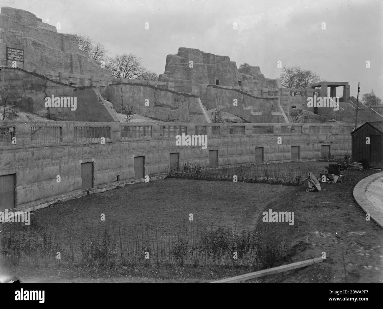 Allo Zoo le terrazze di mapin allo zoo 13 gennaio 1928 Foto Stock