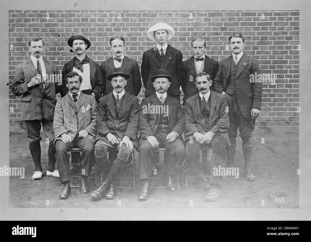 Ruhleben prigioniero di campo di guerra era un campo di detenzione civile . I detenuti includevano cittadini maschi delle potenze alleate che vivevano, studiavano, lavoravano o in vacanza in Germania allo scoppio della prima guerra mondiale . 1914 Foto Stock