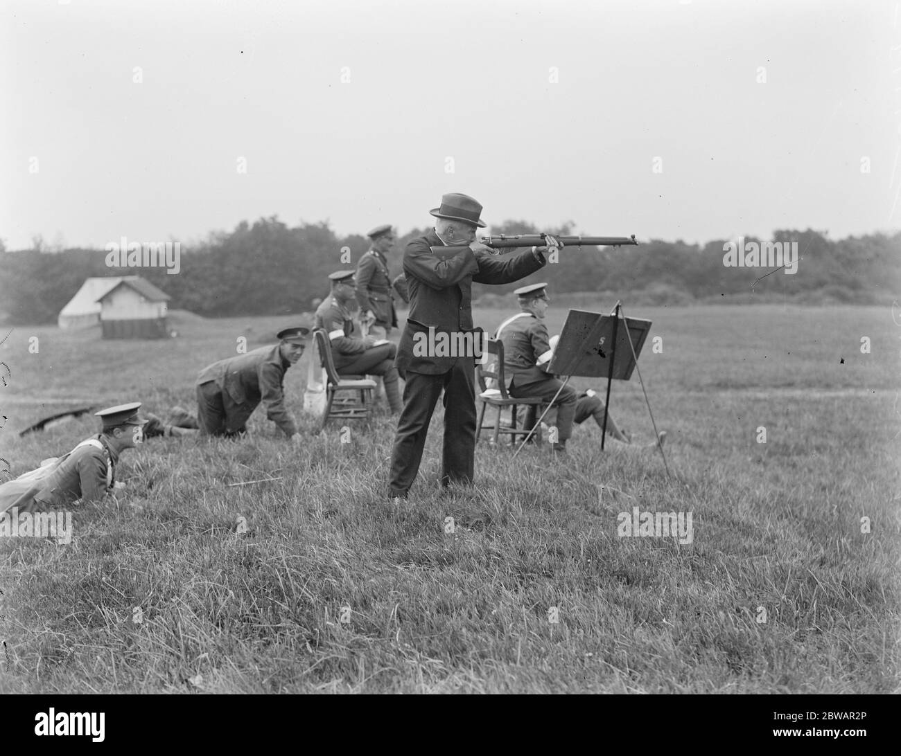 Bisley Meeting Elliott, detentore del record al cervo in corsa 1919 Foto Stock