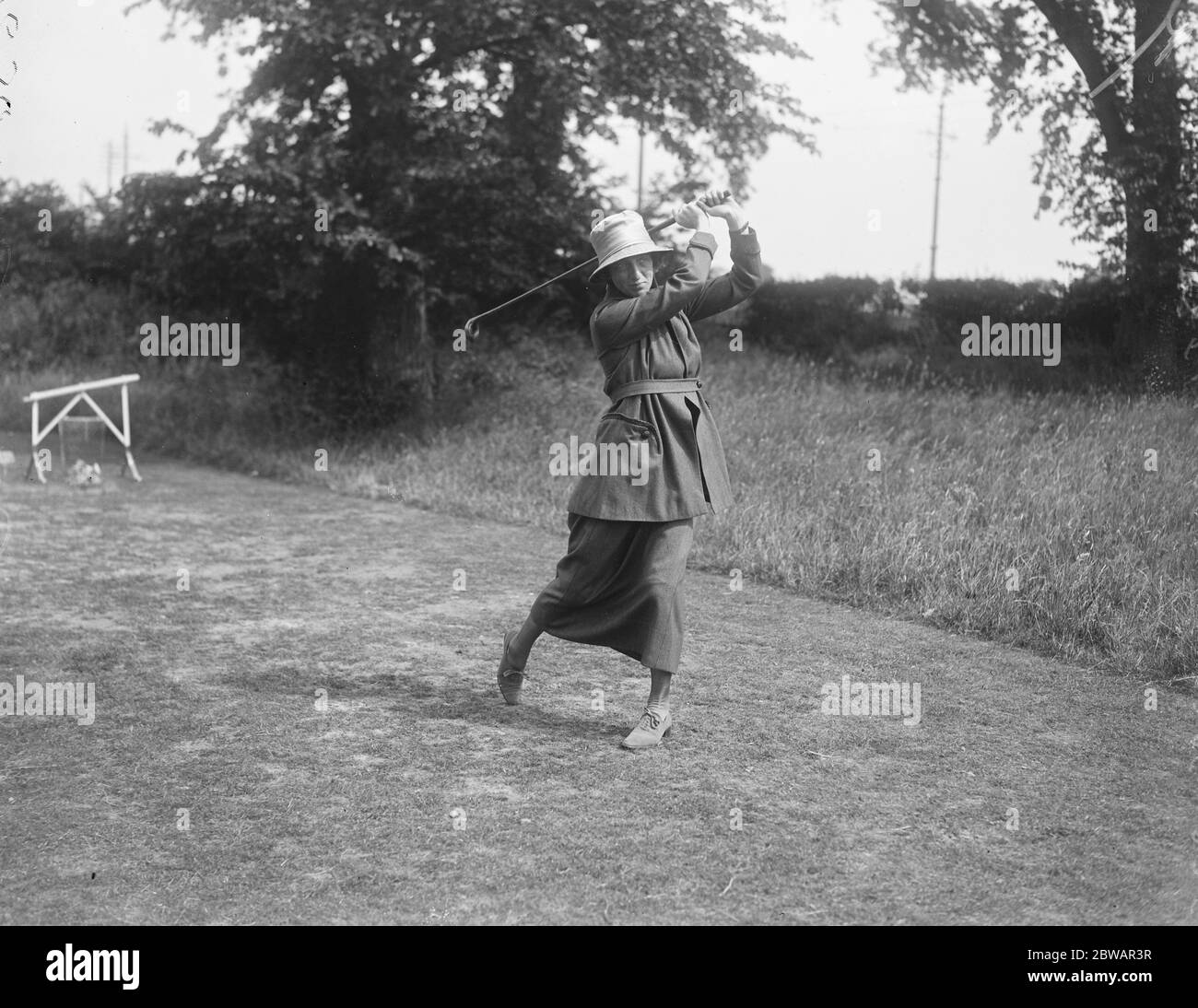 Ladies Parliammental Golf at Edgware Lady Denman 25 giugno 1920 Foto Stock
