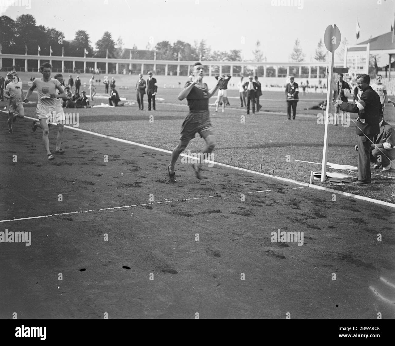 Olimpiadi di Anversa Bevil Gordon D'Urban Rudd ( 5 ottobre 1894 - 2 febbraio 1948 ) Bevil Rudd del Sud Africa vince 800 metri semi-finali 17 agosto 1920 Foto Stock