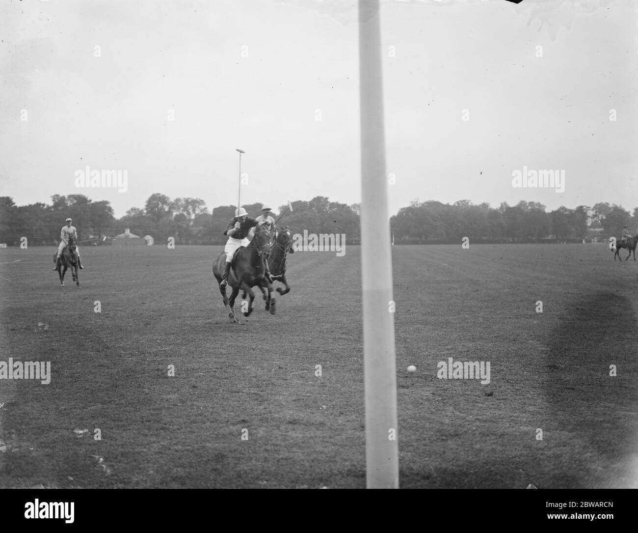 Finale della Coppa di polo Whitney la finale della Coppa di Whitney si è disputata a Hurlingham sabato tra la seconda edizione della Life Guards e i punteggi dei Cantabs Lord Wodehouse per i Cantabs 29 maggio 1920 Foto Stock