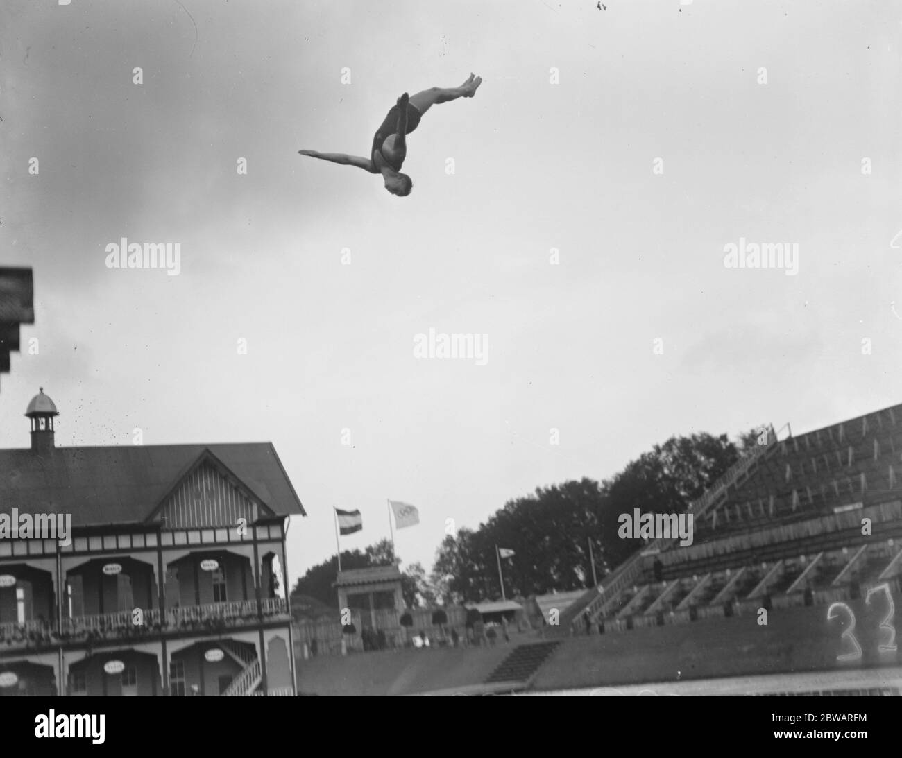 Giochi olimpici ad Anversa Louis Balach (America) in competizione in immersioni fantasia 24 agosto 1920 Foto Stock