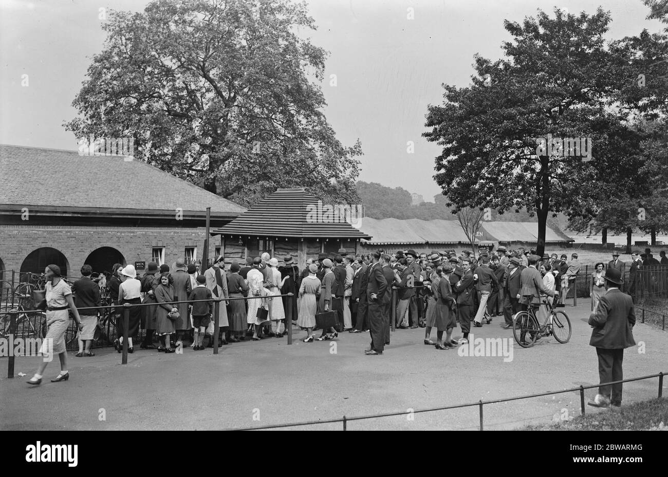 La coda a Hyde Park lido 17 giugno 1932 Foto Stock