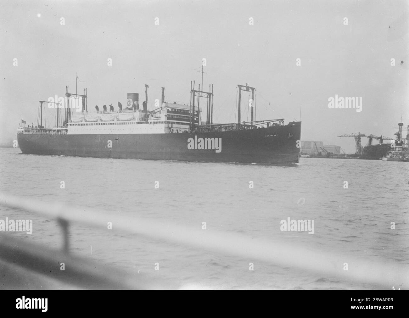 Nuovo tipo di cargo e di navi passeggeri costruito senza montanti la Steamship' Wenatchee , la prima delle più grandi navi passeggeri e cargo costruite per il bordo di trasporto degli Stati Uniti , che ora è su una crociera speciale a Seattle . La caratteristica principale della nave è l'assenza di alberi , che hanno api sostituite da pali che permettono di dotarla di attrezzi per la movimentazione del carico più elaborati e veloci 28 marzo 1921 Foto Stock