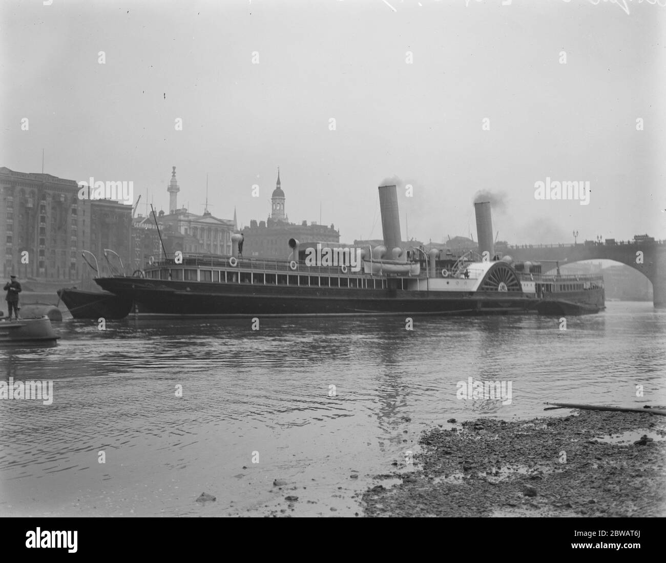 Pacchetto Royal Sovereign per il primo viaggio di oggi che lascia il molo 22 maggio 1920 Foto Stock