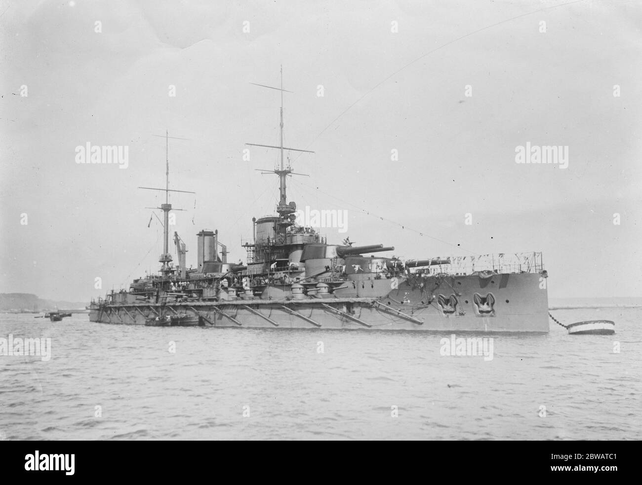 La corazzata francese "Bretagne" che ha ricevuto ordini di vapore da Tolone immediatamente 3 marzo 1921 Foto Stock