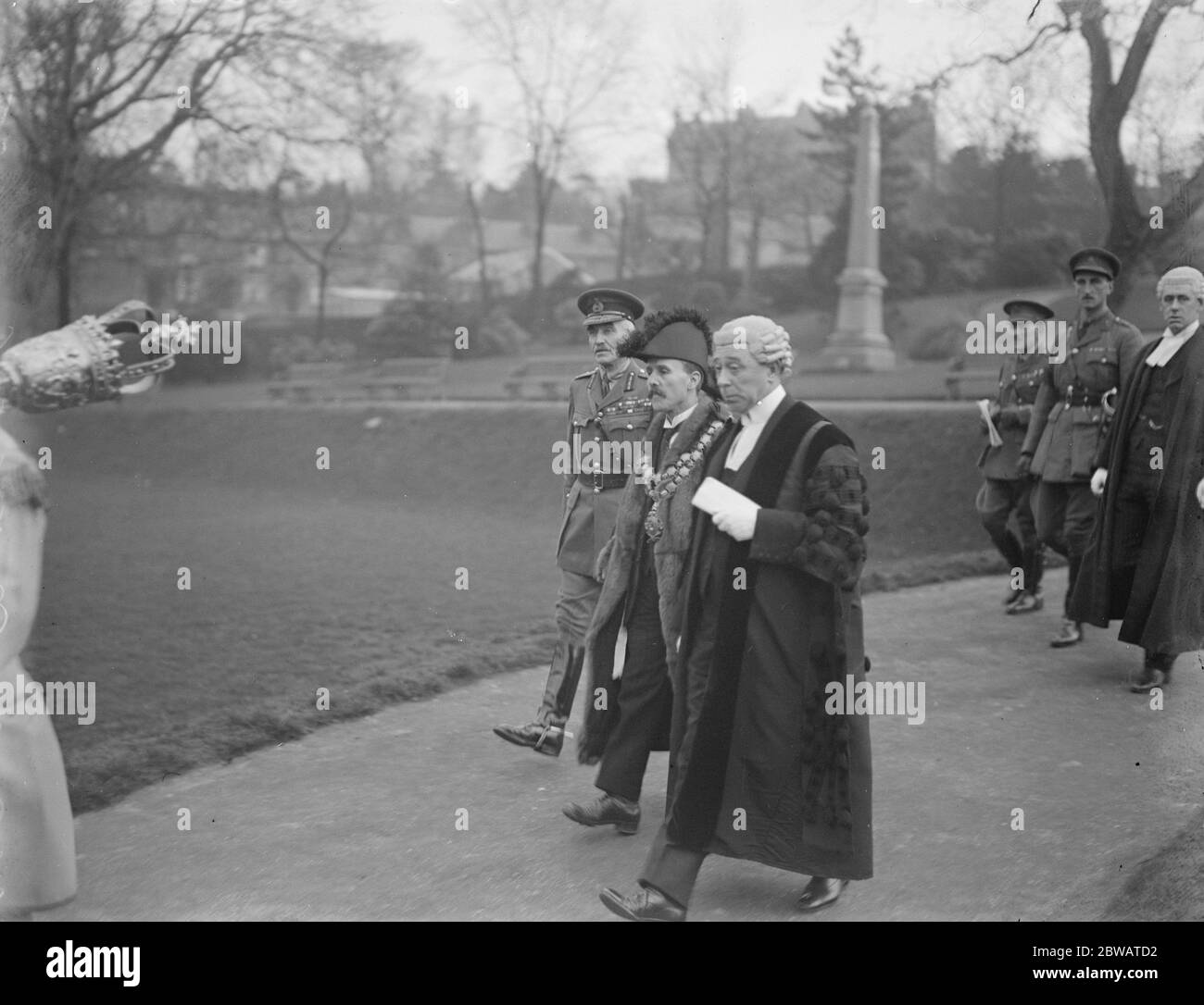 Lord Horne ha svelato oggi a Gravesend il memoriale di guerra locale , costituito da una figura di bronzo emblematica di ' Vittoria portando la Pace ' a destra , Lord Horne il Sindaco ( Consigliere W e Thomas ) e l'impiegato della città che camminava in processione al memoriale 11 gennaio 1922 Foto Stock