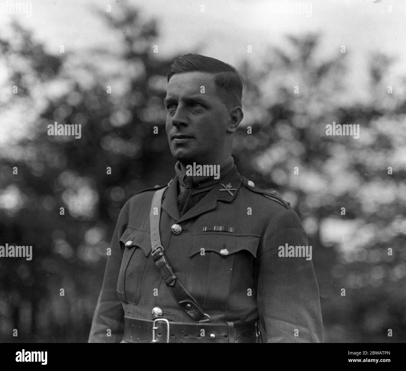Tenente R W Leonard del Tonbridge Swimming Club che, sebbene la sua seconda vertebra fosse fratturata, è ancora in grado di nuotare . 15 giugno 1920 Foto Stock