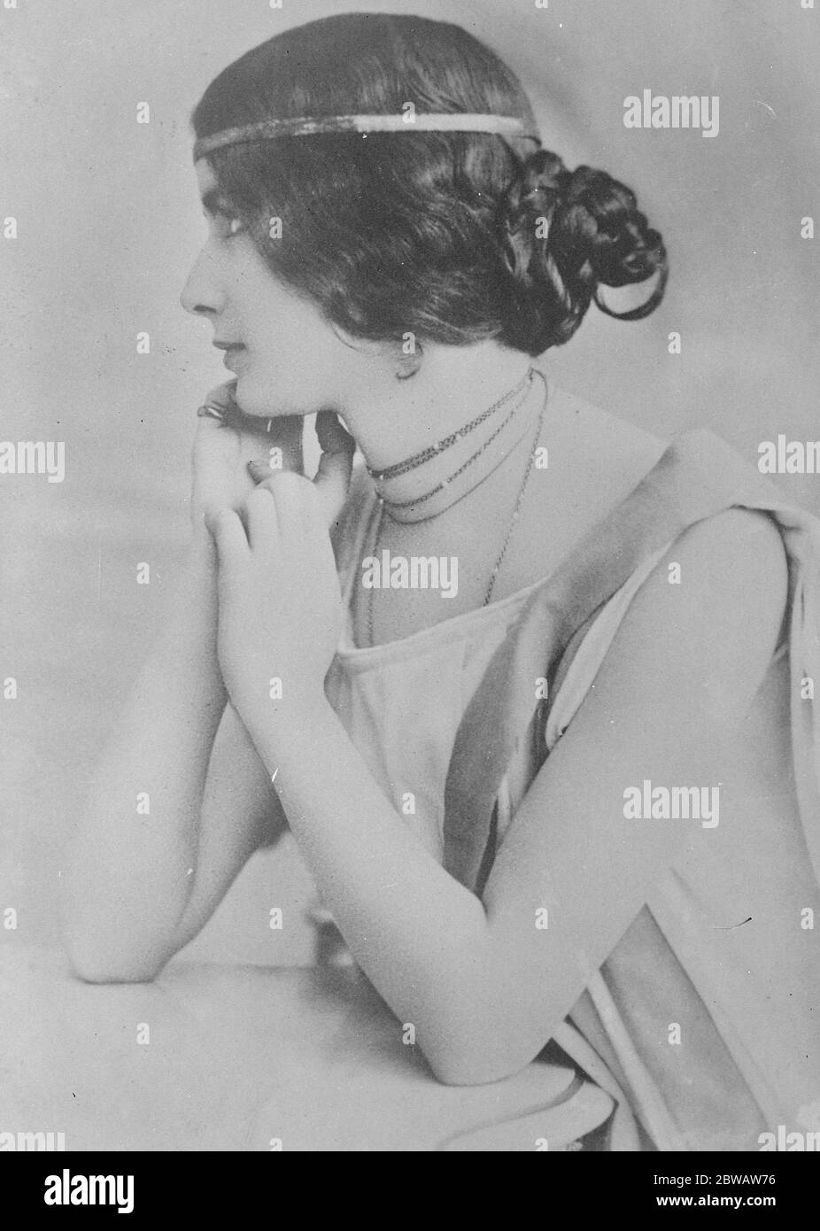 Mlle Cleo De Merode . Il famoso ballerino parigino , che sta per citare nei tribunali di Parigi . Cléopatra Diane (Cléo) de Mérode (27 settembre 1875 - 17 ottobre 1966 ) 17 ottobre 1922 Foto Stock