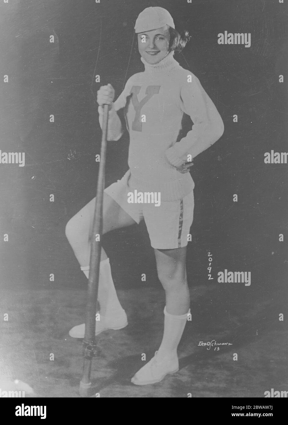 Pentito dopo il matrimonio UNA nuova fotografia di Geneva Mitchell , 17 , uno dei protagonisti Pogo nello Ziegfeld ' Midnight frolic ' che si è messo alla fuga con l'ex studente di Yale Robert Savage e ora vuole che il matrimonio sia annullato il 28 marzo 1922 Foto Stock