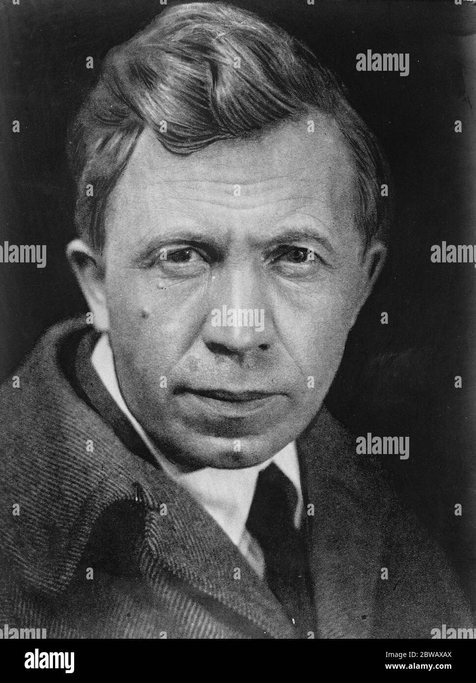 Commercio AL North Pole Canadian explorer M Vilhjalmur Stefansson l'esploratore artico che ha annunciato la sua intenzione di rinunciare a esplorare e diventare un ' propagandista del nord ' crede che entro un decennio o due l'oceano polare del Nord sarà attraversato da una rete di Rotte commerciali per l'aviazione e che le regioni artiche saranno vincolate con risorse sviluppate 25 gennaio 1923 Foto Stock