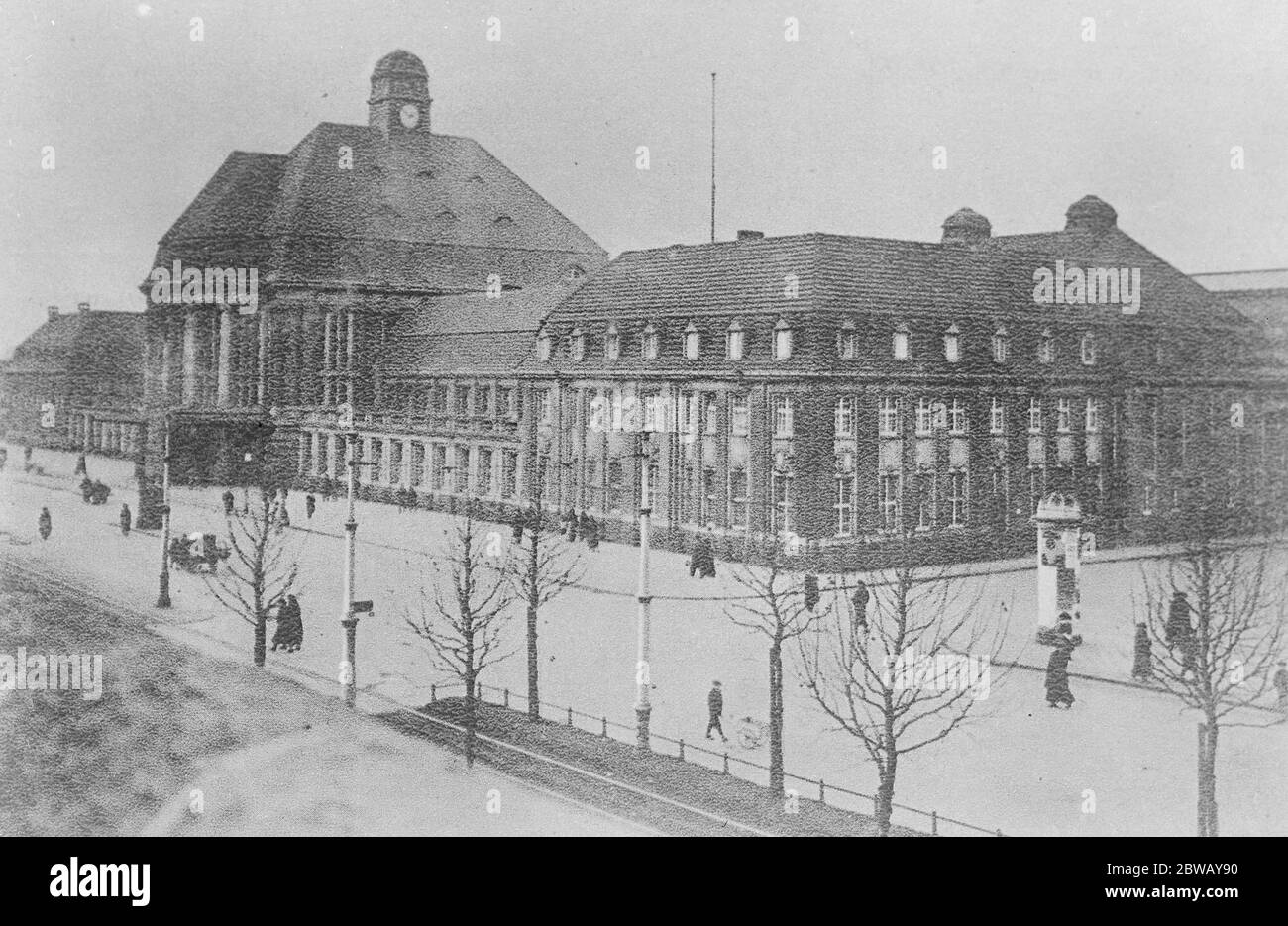 marcia francese a Dortmund . Estendendo la loro occupazione nella Ruhr , le truppe francesi entrarono nell' importante città di Dortmund . La grande stazione ferroviaria di Dortmund . 17 gennaio 1923 Foto Stock