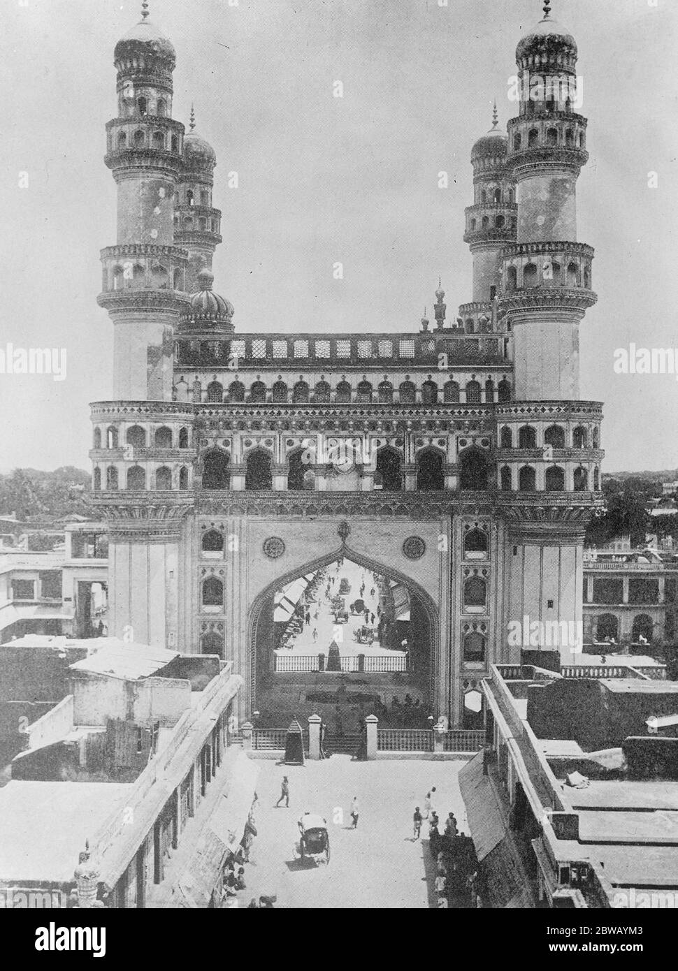 Il Principe nel Grande Centro di Mohammedanesimo il Carminario di Hyderabad . Fu costruito nel 1591 da Mohammed Kuli , il fondatore della Città 23 gennaio 1922 Foto Stock