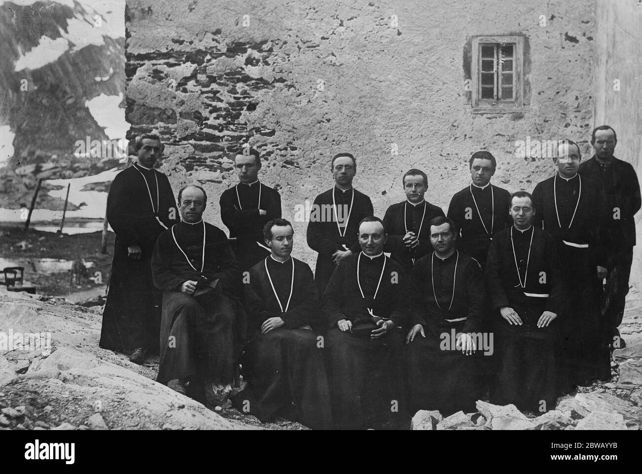 Il personale dei monaci del famoso grande monastero di San Bernardo . 1 agosto 1920 Foto Stock