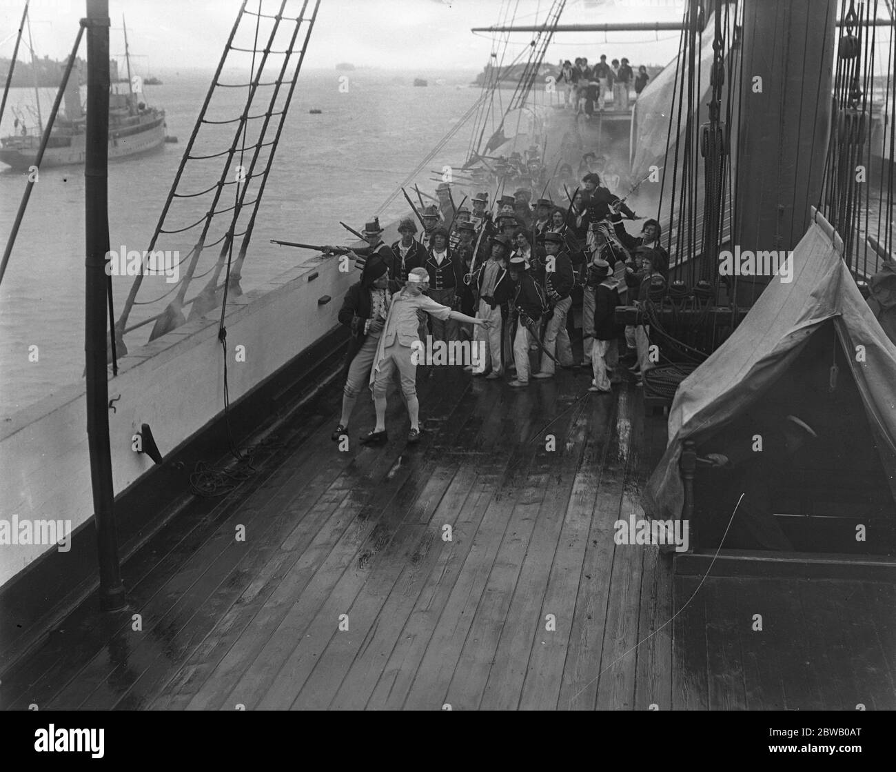 Re - ripresa di una scena del film ' Nelson' che è stato distrutto da un incendio . A bordo della ' HMS Victory' di Portsmouth. Donald Calthrop giocando l'ammiraglio Nelson . 13 luglio 1918 Foto Stock
