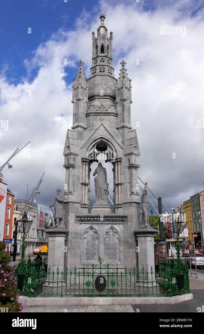 Il Monumento Nazionale sulla Grand Parade Cork City Centre un monumento in stile gotico irlandese che commemora le ribellioni irlandesi del 1906. Foto Stock