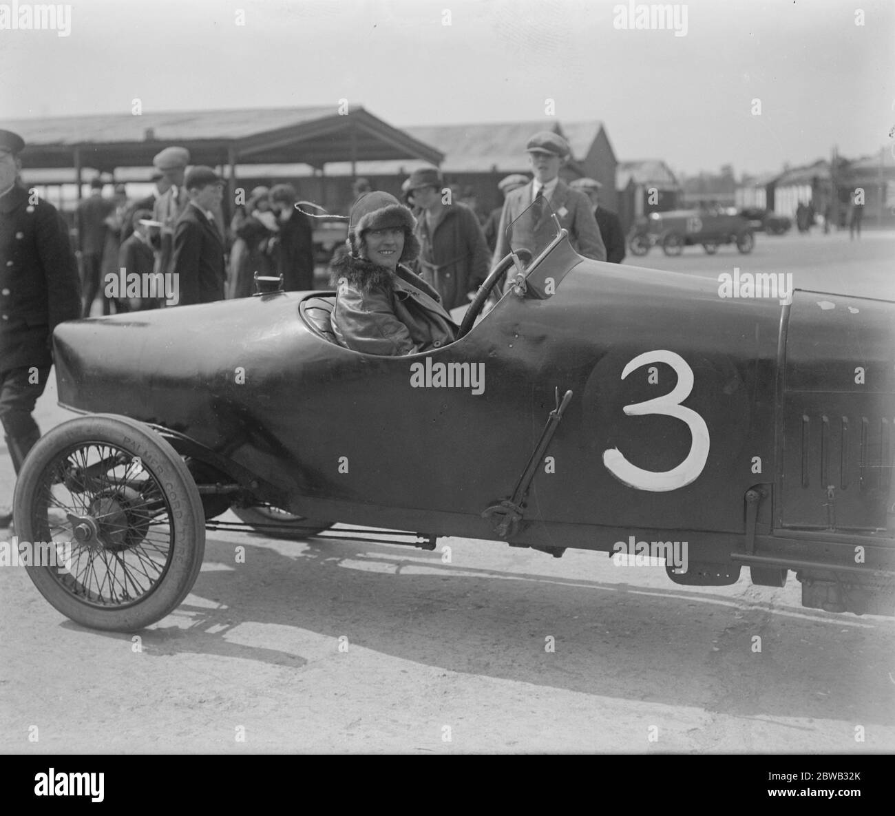 Le Signore corsa a motore a Brooklands . La signora Dagar Andre in handicap Signore . 29 aprile 1922 Foto Stock