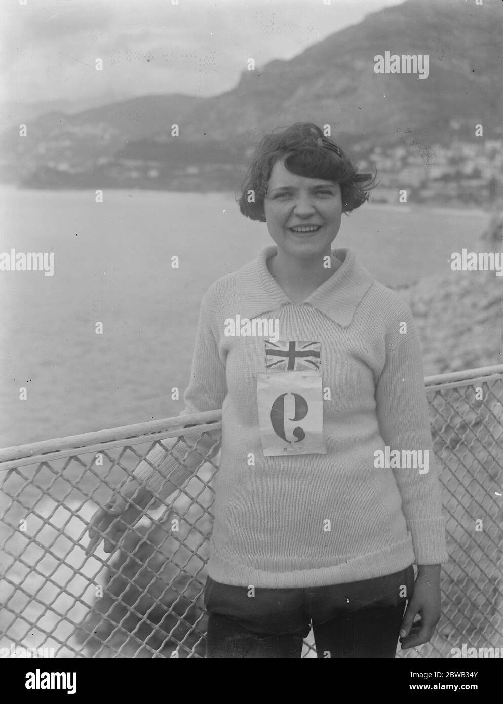 Giochi Olimpici delle Signore a Monte Carlo . Miss Birchenough prendendo il salto in alto . 18 aprile 1922 Foto Stock