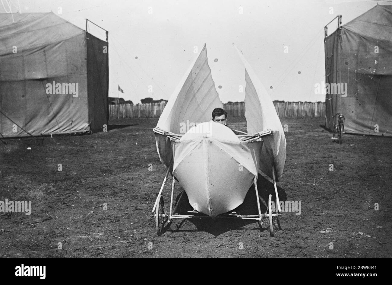 Uccello come novità al Fauville alier meeting . La macchina Grandin con le ali pieghevoli con grazia . 5 agosto 1923 Foto Stock