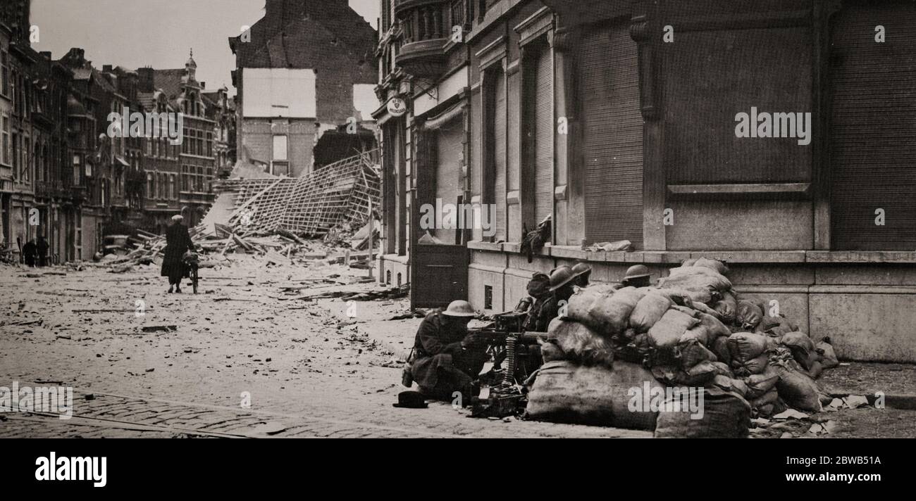 I mitragliatori britannici che funsero da guardia posteriore contro la fanteria tedesca, mentre il ritiro della British Expeditionary Force (BEF) a Dunkerque si è svolto alla fine di maggio 1940. Foto Stock