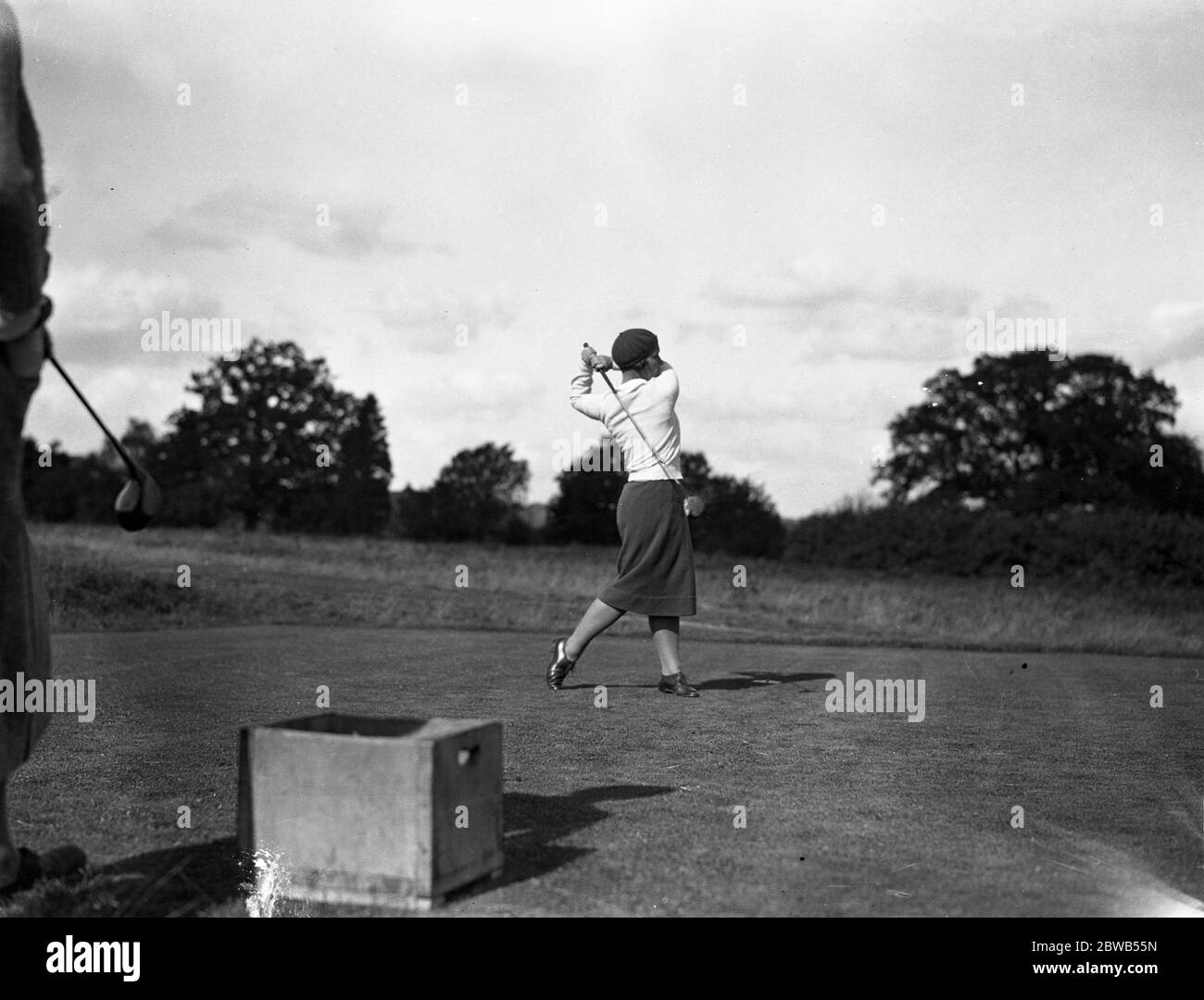 English Ladies Close Golf Championship al Royal Ashdown Forest Golf Club , Sussex . La sig.na Wanda Morgan sul corso . Foto Stock