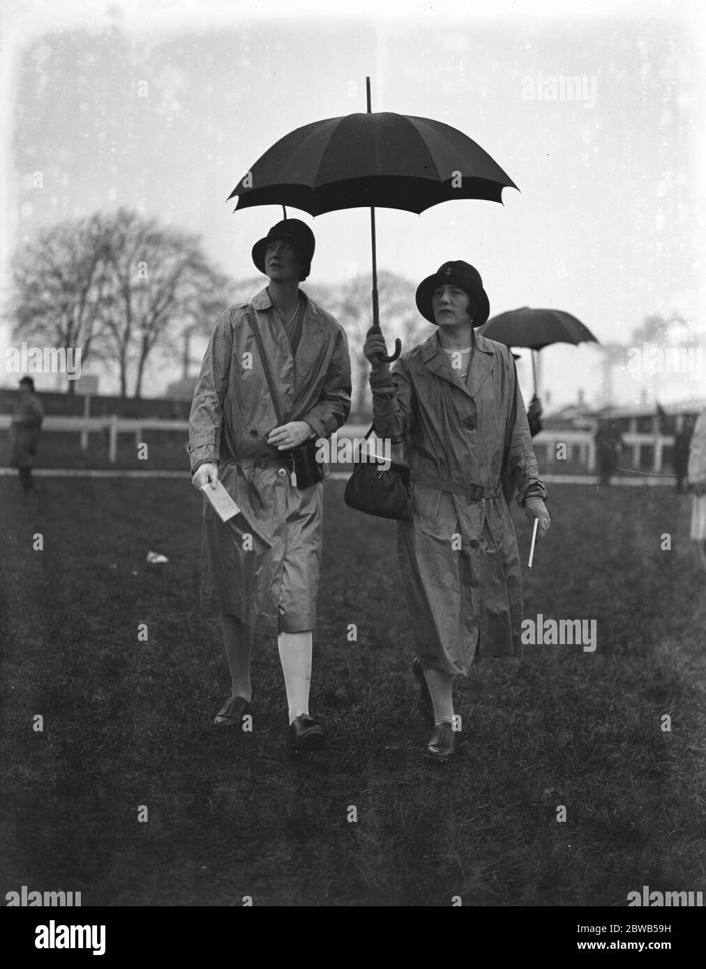 Alle gare di Uttoxeter , Lady Warrender e Lady Grimthorpe . 2 aprile 1927 Foto Stock