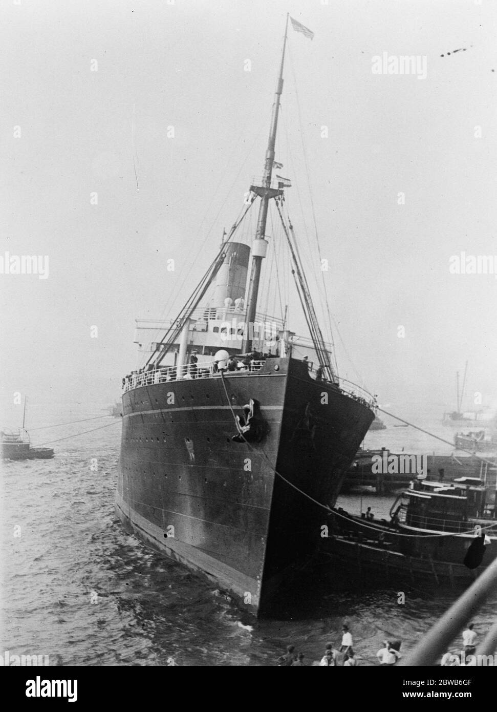 S S Arabo si impadidita nel porto di New York dopo aver combattuto un uragano straordinario . 6 settembre 1924 Foto Stock