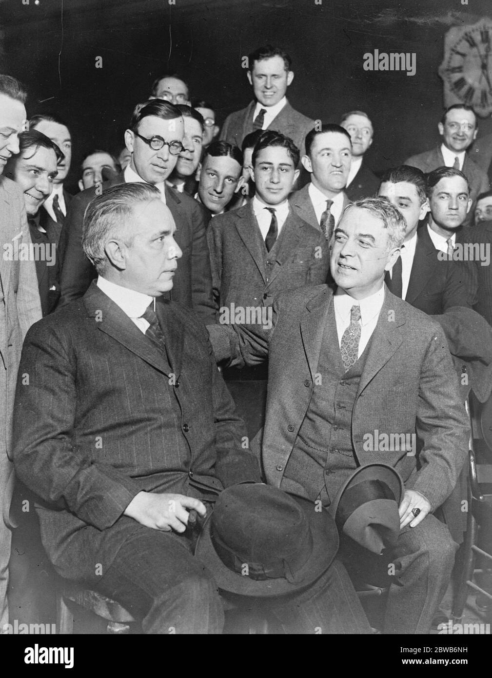 Scongeli la lotta per la sua libertà . Henry Thaw ( a sinistra ) con il suo avvocato , ex-giudice Patterson . 24 aprile 1924 Foto Stock